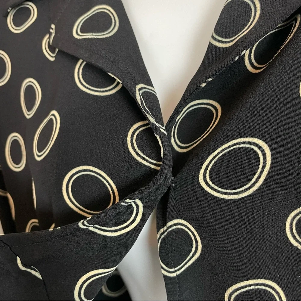 Betsey Johnson Cropped Blouse Black Circle Pattern Tie Front Rayon Size Medium - Picture 10 of 16